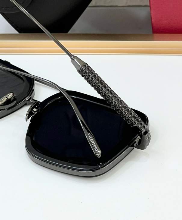 Picture of Valentino Sunglasses _SKUfw66635705fw